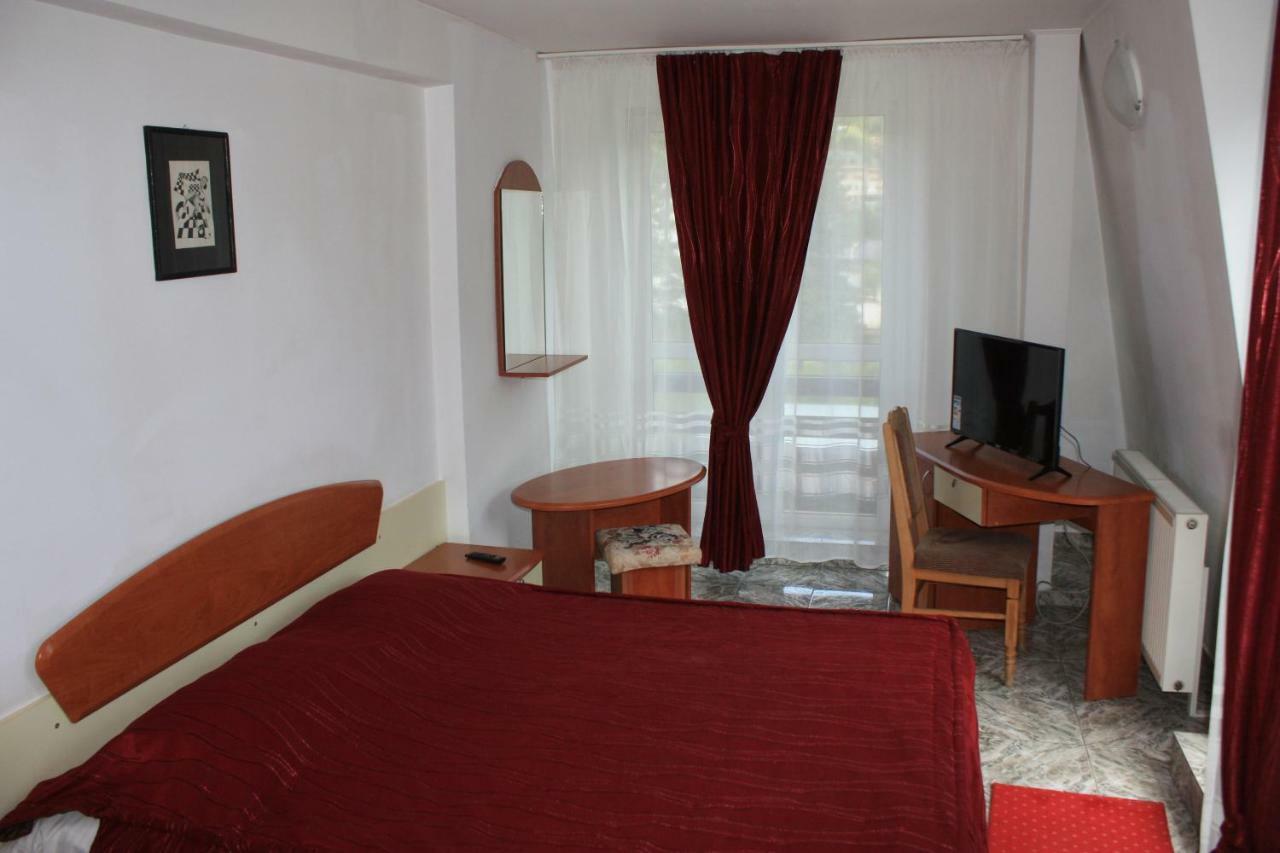 Vila Mihail Hotel Buşteni Exterior foto
